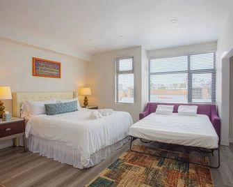 Comfy Studio with Cali King Size Mattress - San Diego