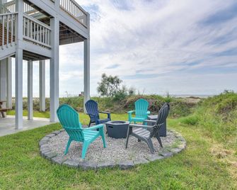 Hot Tub and Bay Views Beachfront Gilchrist Retreat - Gilchrist - Patio