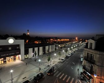 Brit Hotel Confort Nevers Centre Gare - Nevers - Näkymät ulkona