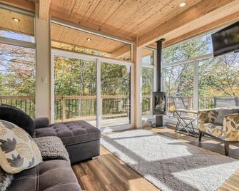 Chic Chalet Heritage - Saint-Sauveur - Living room
