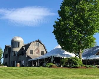 Secluded And Spectacular Views - Pine Plains - Building