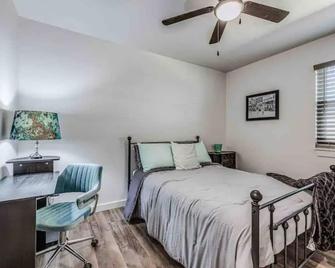 The Hill House at the Park by Downtown Edmond - Edmond - Slaapkamer