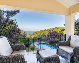 Alya Villa Butik Hotel - Turunç - Balkón