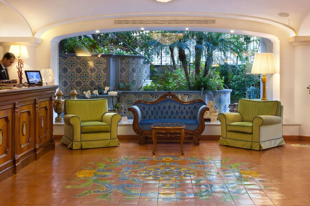 فندق غراند لا فافوريتا - سورنتو - ردهة