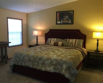 Wild Rose Ranch Guest Cabin - Baraboo - Bedroom