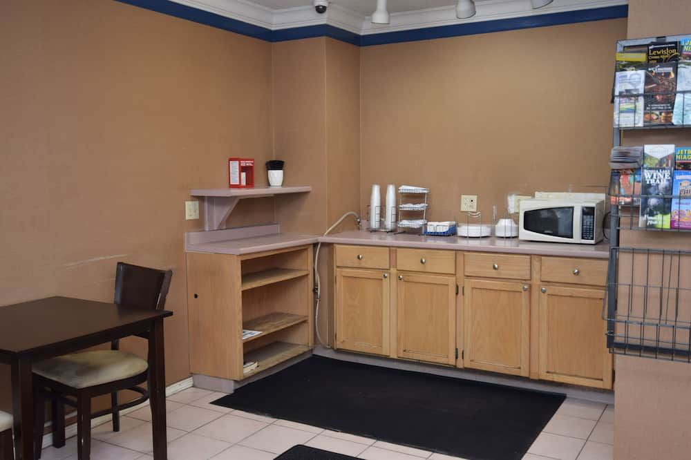 Other view of University Manor Inn