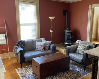 Big Red House - Historic Bangor Home - Bangor - Living room
