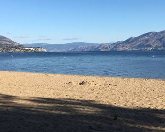 Charming studio suite in the charming summer country - Summerland - Beach