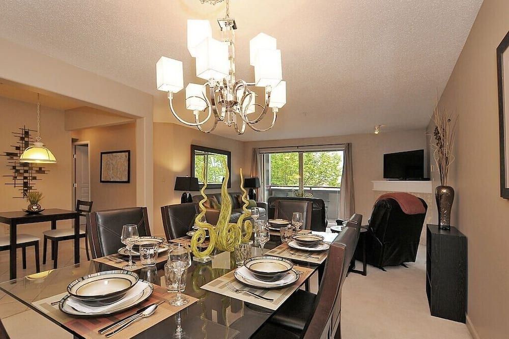 Deluxe 2 Bed 2 Bath With Harbour And Empress Hotel Views - فيكتوريا - غرفة طعام