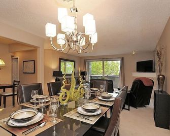 Deluxe 2 Bed 2 Bath With Harbour And Empress Hotel Views - Victoria - Dining room