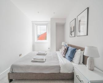 Lovely 1 Bedroom Apartment in Eastleigh Town Centre - Eastleigh - Bedroom