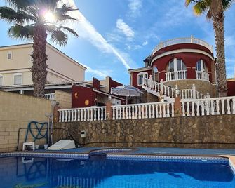 6-Bed Villa, Sleeps 12 with Pool & Parking - Monforte del Cid - Piscina