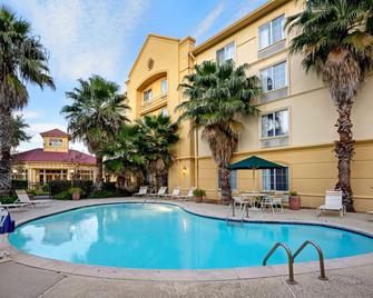 La Quinta Inn & Suites by Wyndham Houston West Park 10 - Houston - Pool