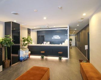 Hotel Livemax Nagoya Sakuradoriguchi - Nagoya - Front desk