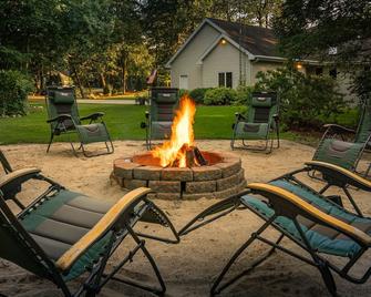 Lake Country Home · Hike · Bike · Fire Pit · Boating · Lauderdale Lakes - Elkhorn - Patio