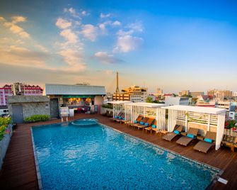 Nouvo City Hotel - Bangkok - Pool