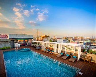 Nouvo City Hotel - Bangkok - Piscina