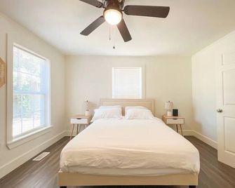 Cozy 1BR Close to Downtown & Greenville Drive Baseball - Greenville - Habitación