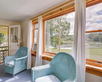 Historic Honesdale Cabin On Farm And Ani - Honesdale - Living room