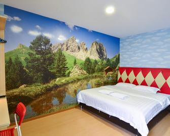 Hotel Zamburger Enstek - Sepang - Bedroom