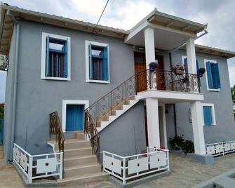 Alexanderland - Pella - Edificio