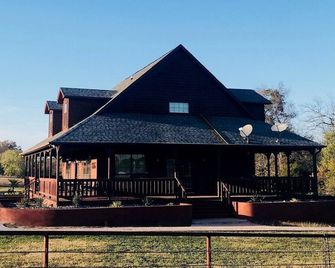 Beautiful Cedar Country 3 bedroom home - Месквіт - Будівля