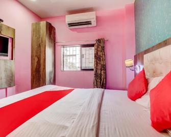 OYO 67027 Grace Inn - Mumbai - Bedroom
