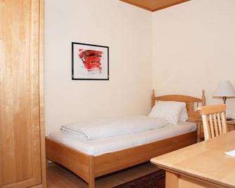 Hotel Daneu Gaschurn - 加舒恩 - 臥室