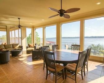 Lake Palestine's Best Property for Vacations, Reunions, Events, Get-Aways!!! - Coffee City - Comedor