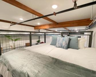 2 Bed Dtsa Loft With Gym - Ac - 65'4k Tv - 6 Miles To Disney - Santa Ana - Bedroom