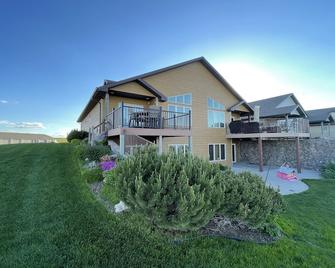 Lake Mac Condo On The 18th Fairway - Brule - Building