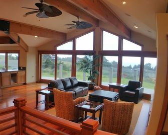 Ocean Views From Every Room! - Walk To Beach! - Free Wifi! - 3,300 Sqft - Bodega Bay - Obývací pokoj