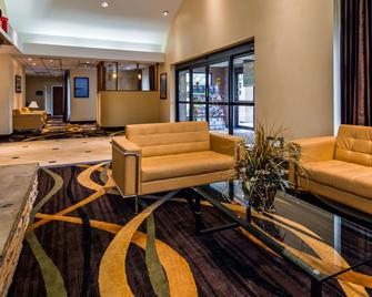 Best Western Galleria Inn & Suites - Cheektowaga - Living room