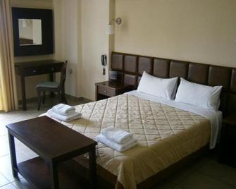 Hotel Ioanna - Olympiaki Akti - Schlafzimmer
