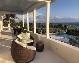Beachfront Infinty Pool, 4br/ New! 4 Bathrooms - North Palmetto Point - Balcón
