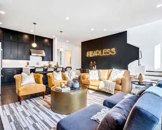 Taylor Swift Home Rooftop Hot Tub Movie Theater - Nashville - Soveværelse