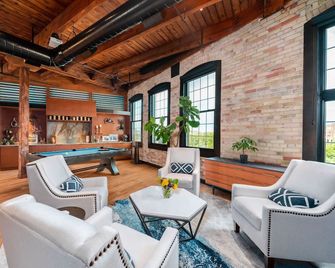 Exquisite One-of-a-Kind 3BDR Penthouse Condo in Downtown TC - Traverse City