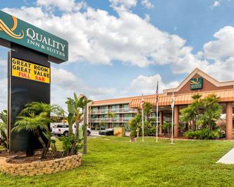 Quality Inn and Suites Tarpon Springs South - Tarpon Springs - Building