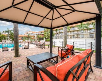 Quality Inn and Suites Tarpon Springs South - Tarpon Springs - Басейн