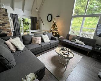 Big family holiday in Paihia - Paihia - Living room