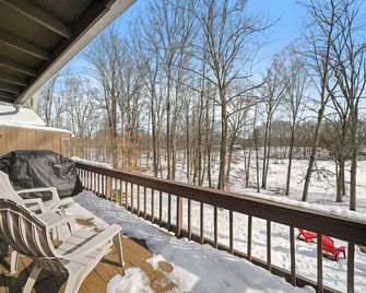 White Tail Run & Eagles Nest At Heron Hill Retreat 2 Hot Tubs On Lake! - Streetsboro - Balcony