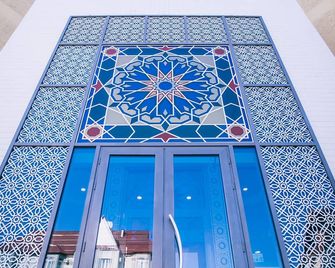 Shah Palace Hotel - Bisjkek - Buiten zicht