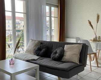 Apartment 1 bedroomed with Balcony 10min from Disneyland Paris - Bussy-Saint-Georges - Salon