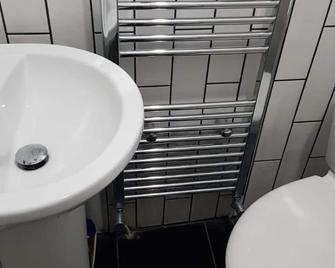 Homestay in Walsall - Walsall - Bathroom