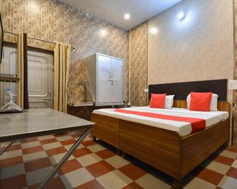 Kapoor Villa - Zerakpur - Спальня