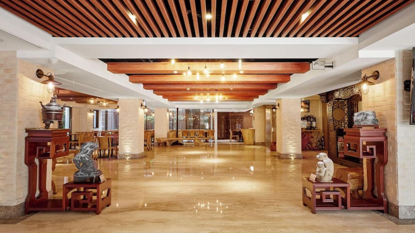 Lan Kwai Fong Garden Hotel