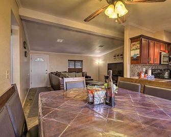3 Mi to Lake Powell Page Home with Patio and BBQ - Page - Comedor