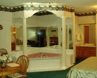 Townhouse Inn & Suites Omaha - Omaha