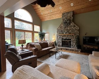 Family Vacation-Large & Spacioushome,lakeviews, Beach,dock,2 Pools,playgrounds - Diamond Point - Sala de estar