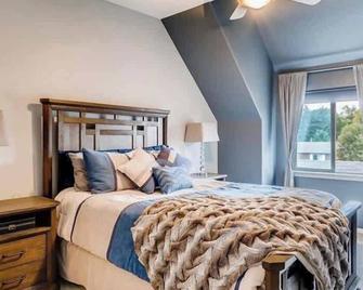 Charming Family Home with Cozy Retreat - Denver - Habitación